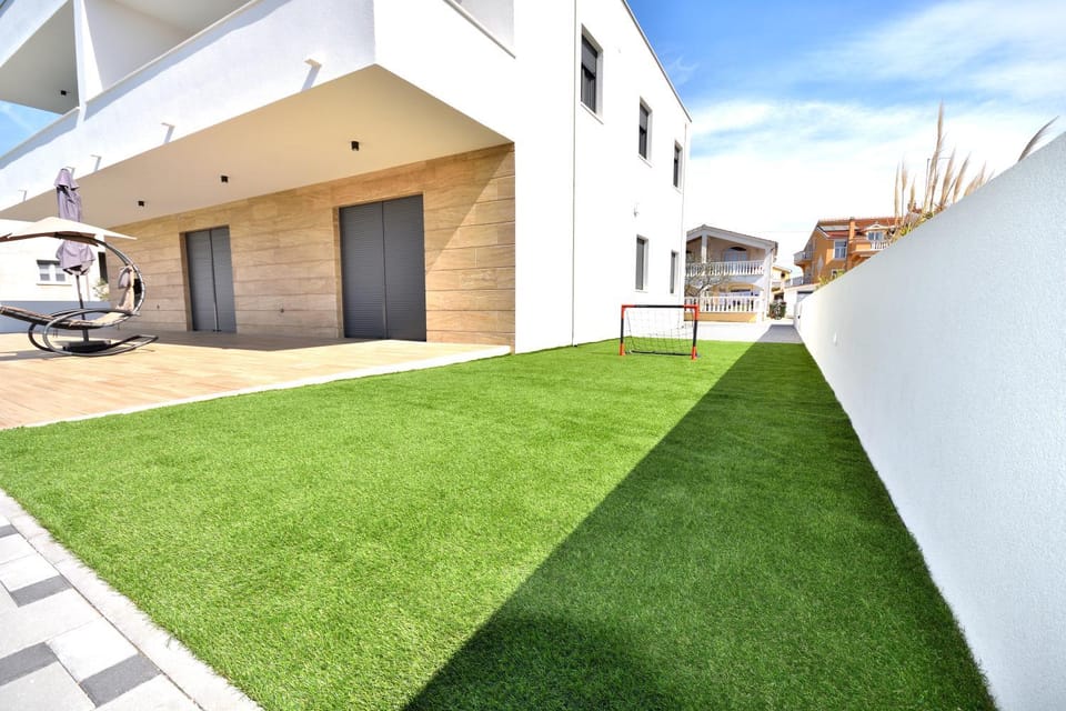 Facade/entrance, Garden
