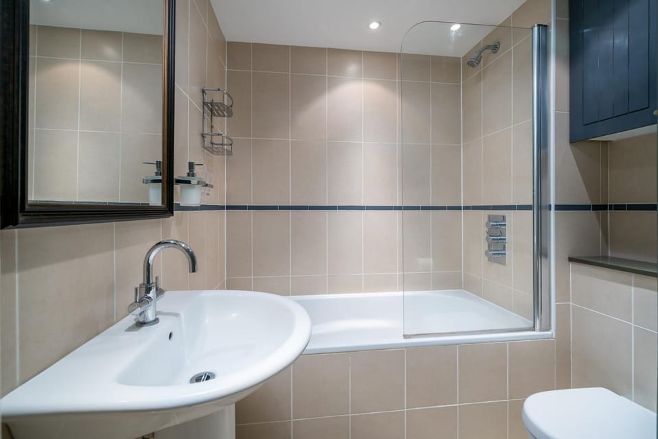 Shower, Bathroom, towels