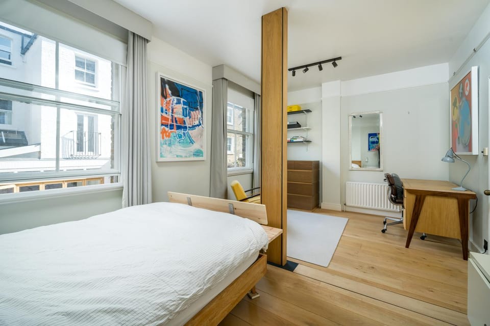 Bed, Seating area, Bedroom