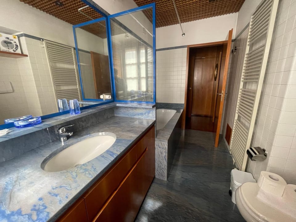 Toilet, Bathroom, towels