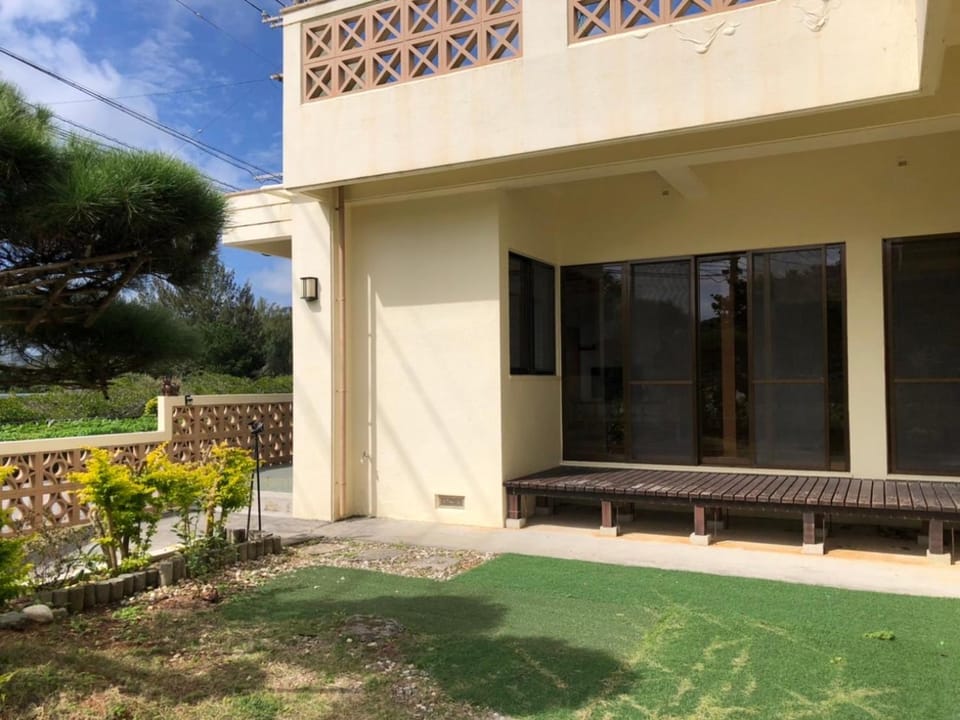 Facade/entrance, Garden, Balcony/Terrace