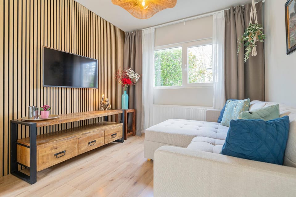 TV and multimedia, Seating area
