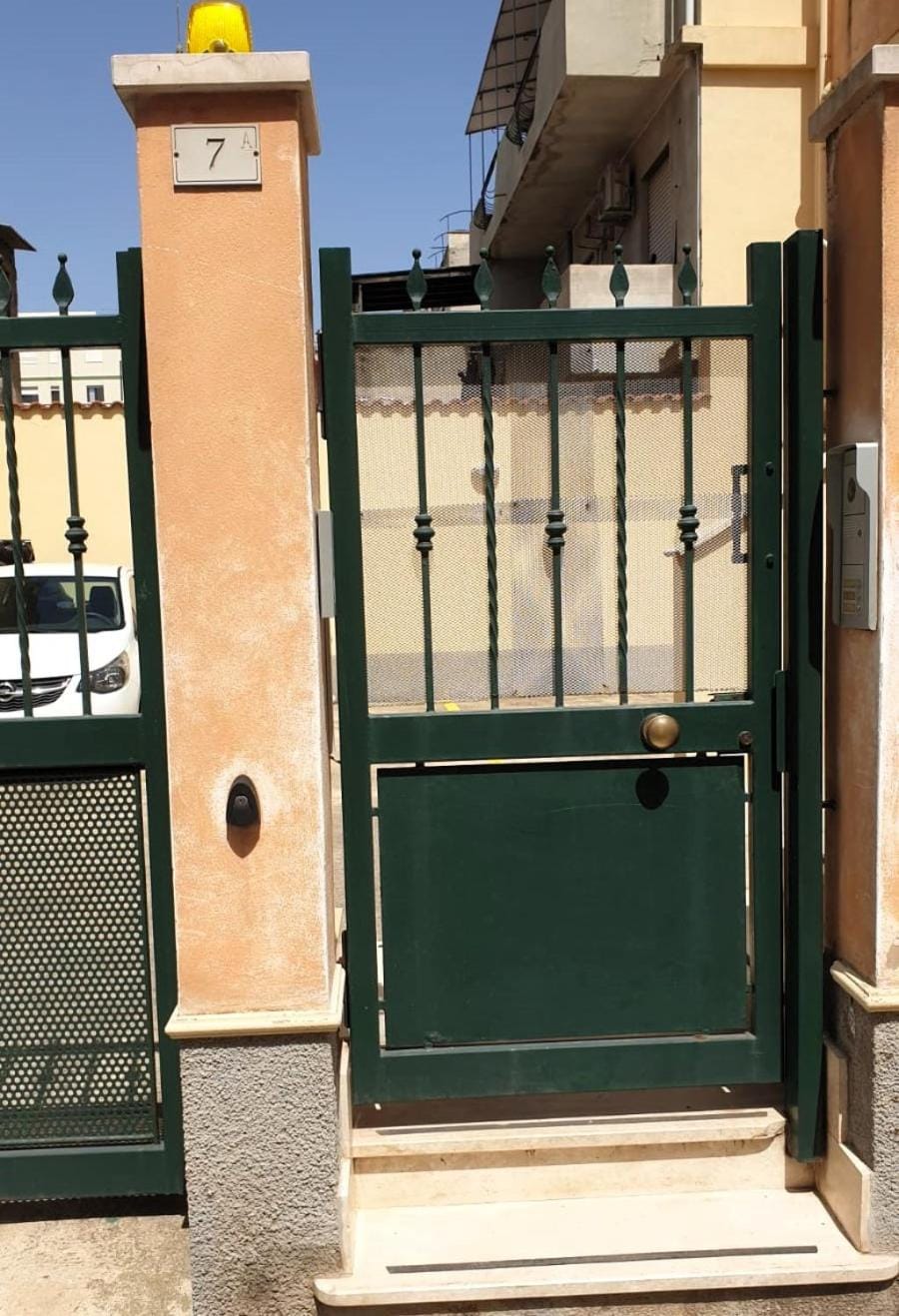 Facade/entrance