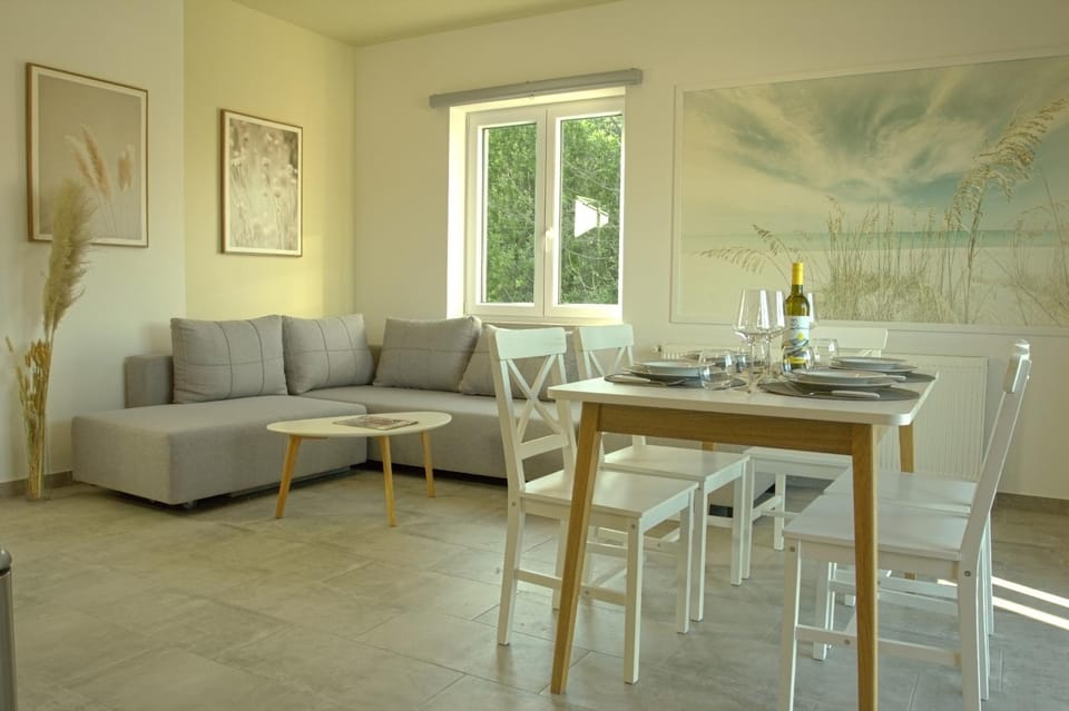Living room, Seating area, Dining area