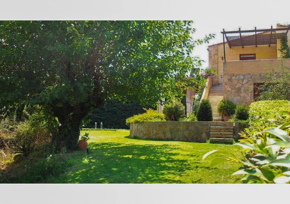Property building, Spring, Day, Natural landscape, Garden, Garden view