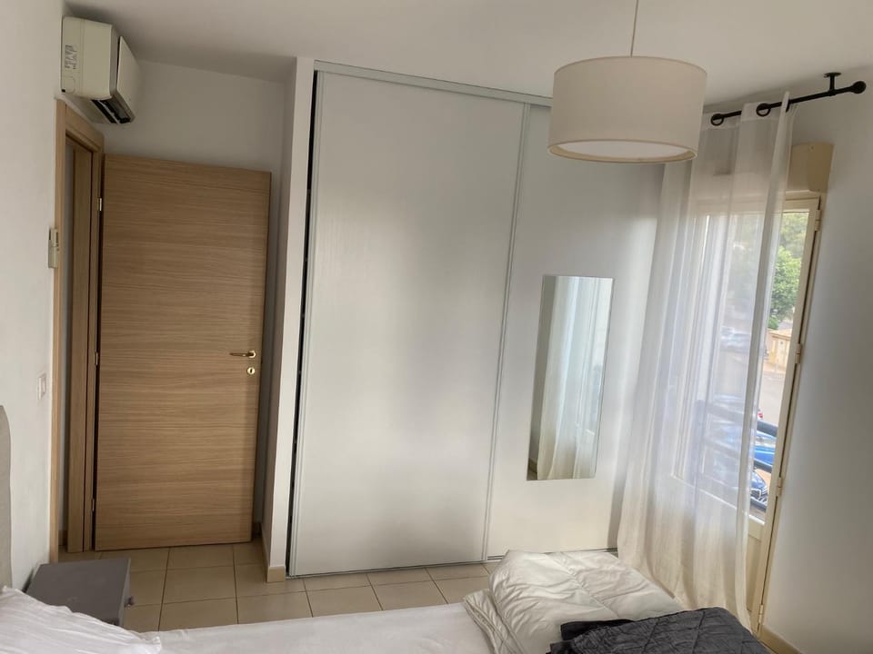 Superbe appartement avec parking privé, proche commerces et mer Apartment in Corsica