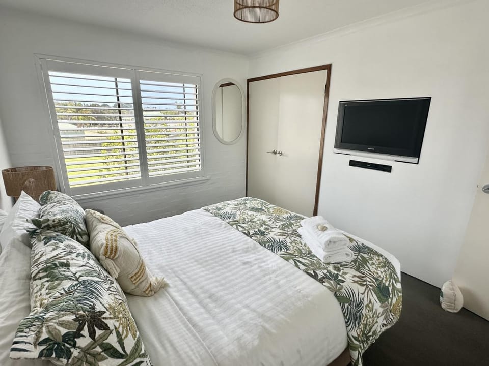 Sub Penthouse Apartment - Amazing Views, Location & Luxury! Apartment in Bermagui