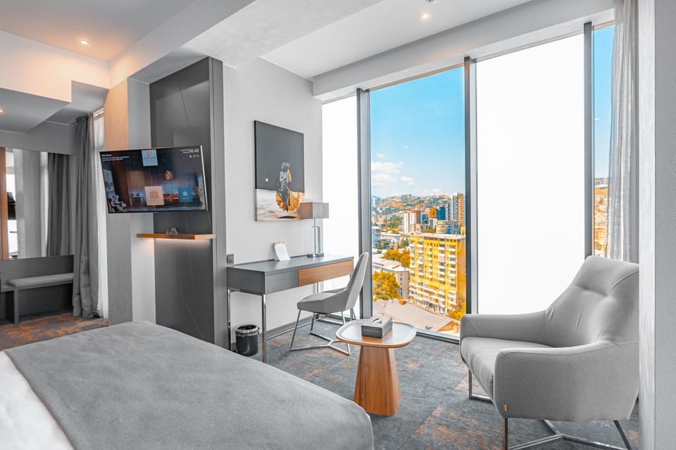 Communal lounge/ TV room, Bed, TV and multimedia, View (from property/room), Balcony/Terrace, Kitchen or kitchenette, Living room, Photo of the whole room, Seating area, Dining area, Evening entertainment, Bedroom, hair dresser