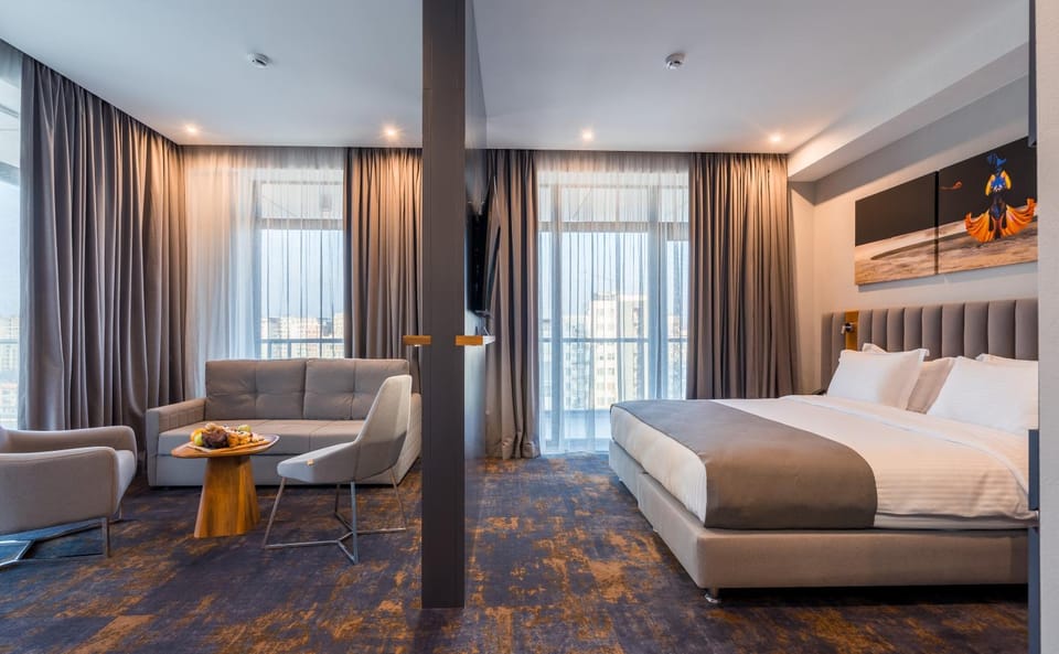 Bed, Living room, Photo of the whole room, Seating area, Bedroom