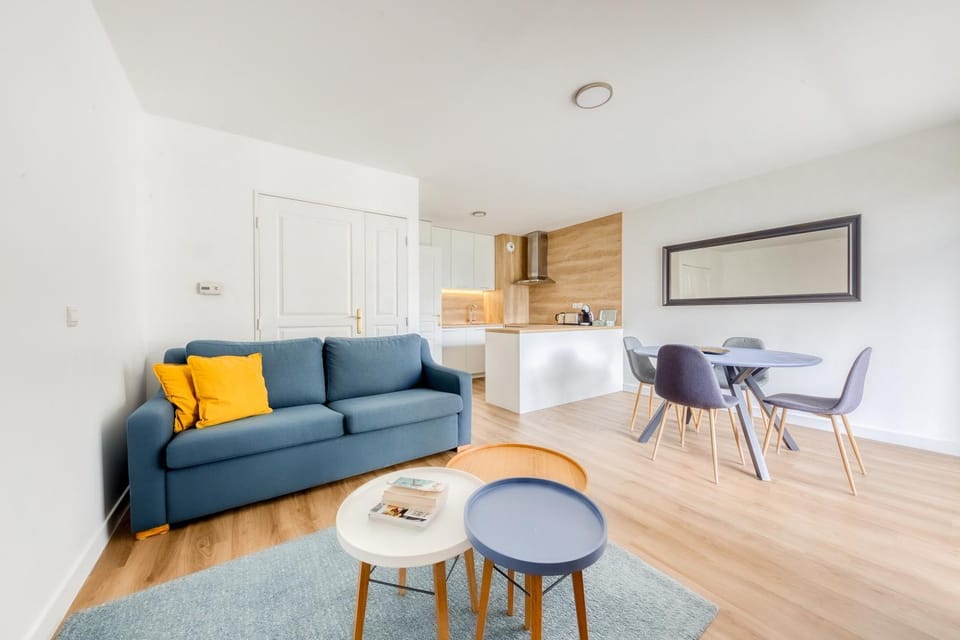 Kitchen or kitchenette, Living room, Seating area, stove