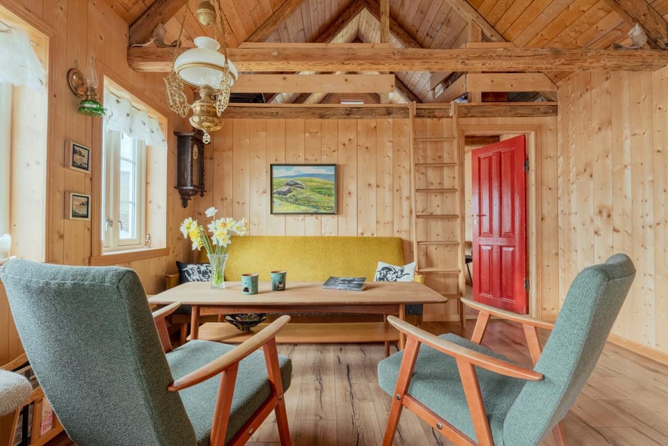 Living room, Seating area