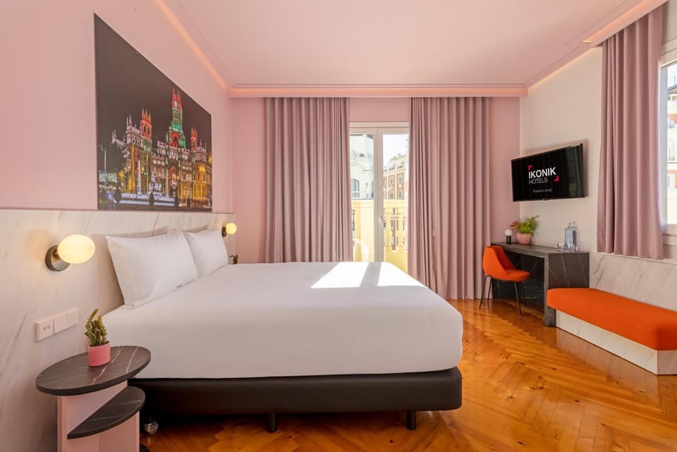 Bed, Photo of the whole room