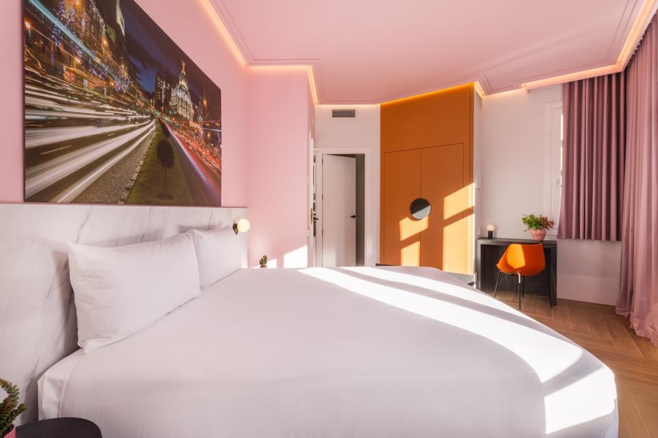 Bed, Photo of the whole room