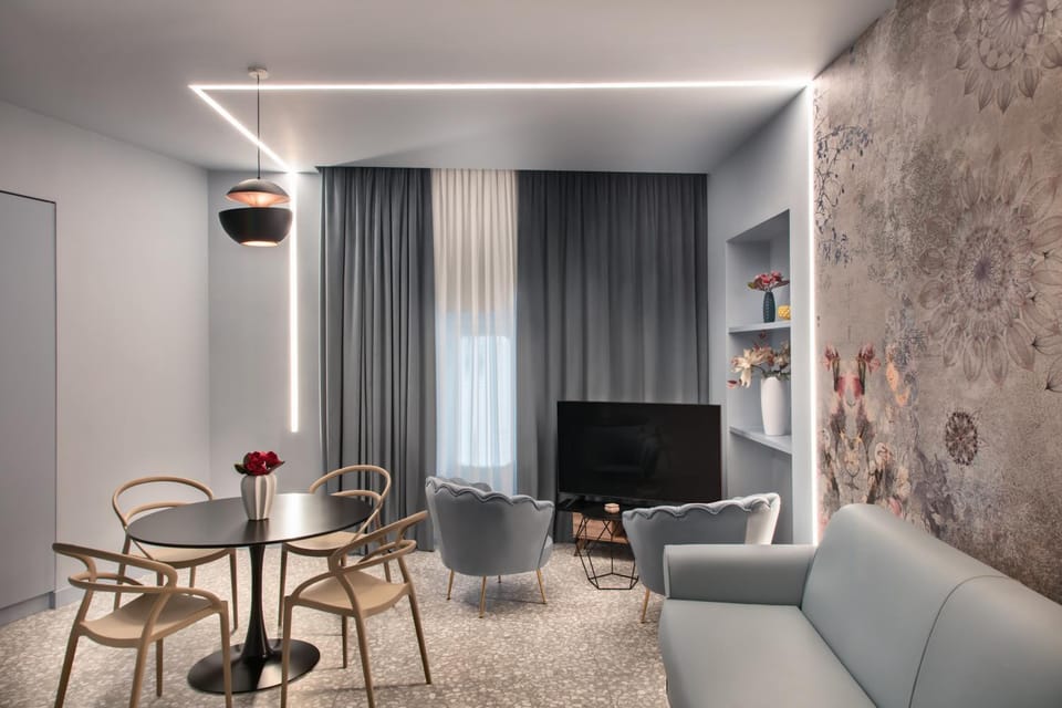 Seating area, Dining area