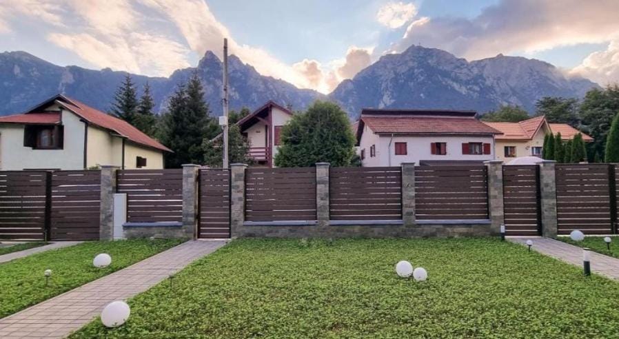 Garden view, Mountain view