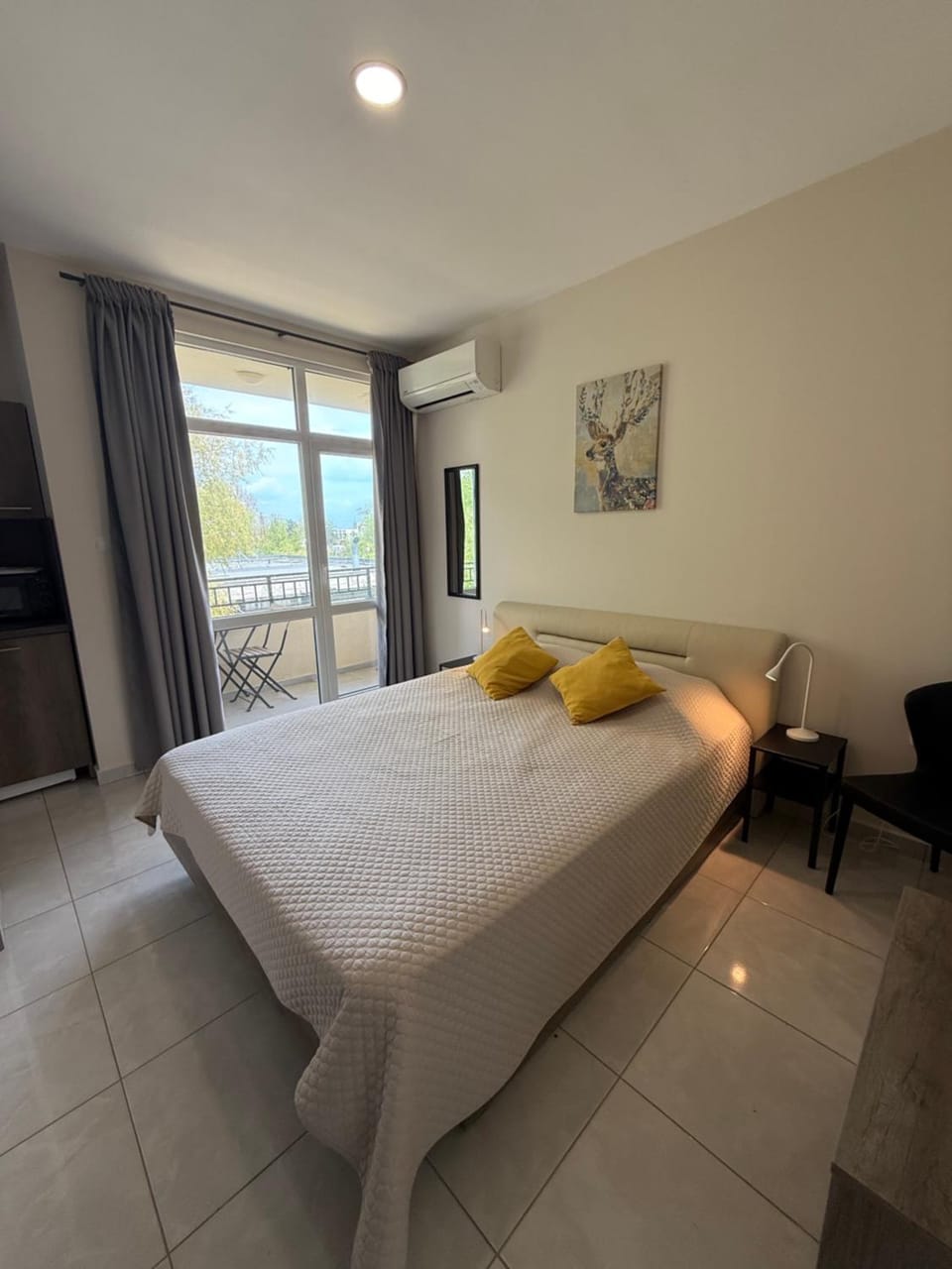 Bed, Seating area, Bedroom