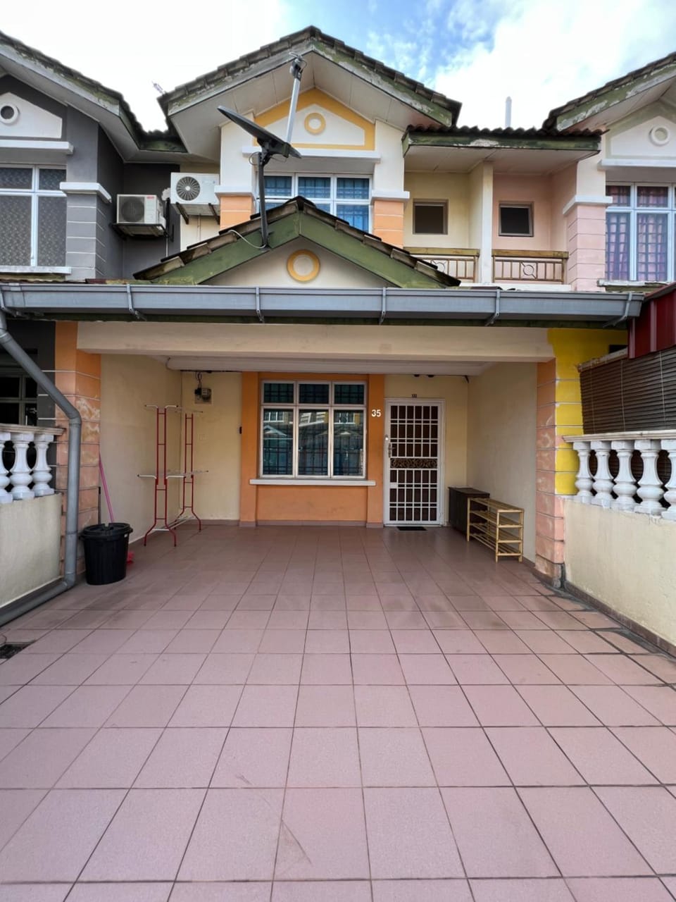 Facade/entrance