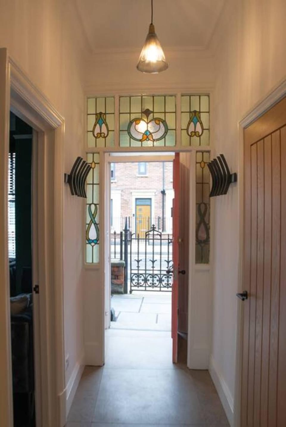 Escape 2 Unwind At The Parade, Accommodates 10 House in York