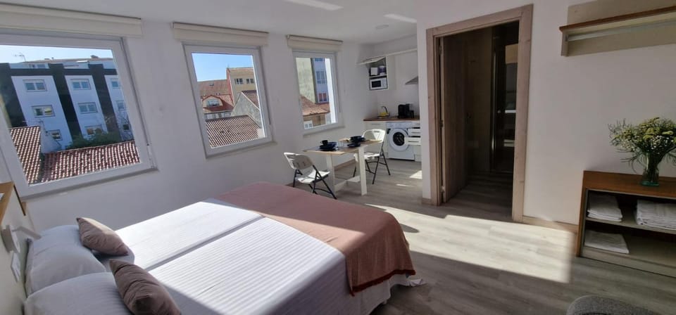 Bed, Kitchen or kitchenette, Photo of the whole room, Seating area, Dining area, Bedroom