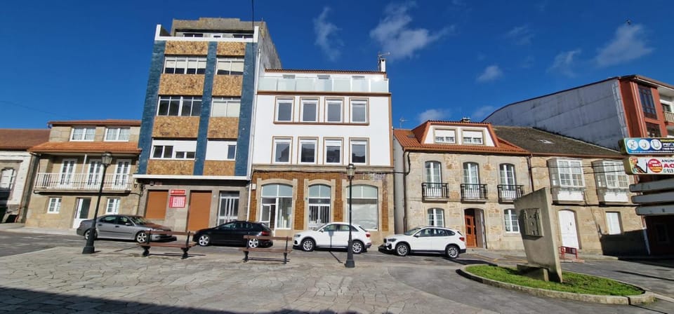 Property building, Facade/entrance, View (from property/room), View (from property/room), City view, City view, Street view, Street view