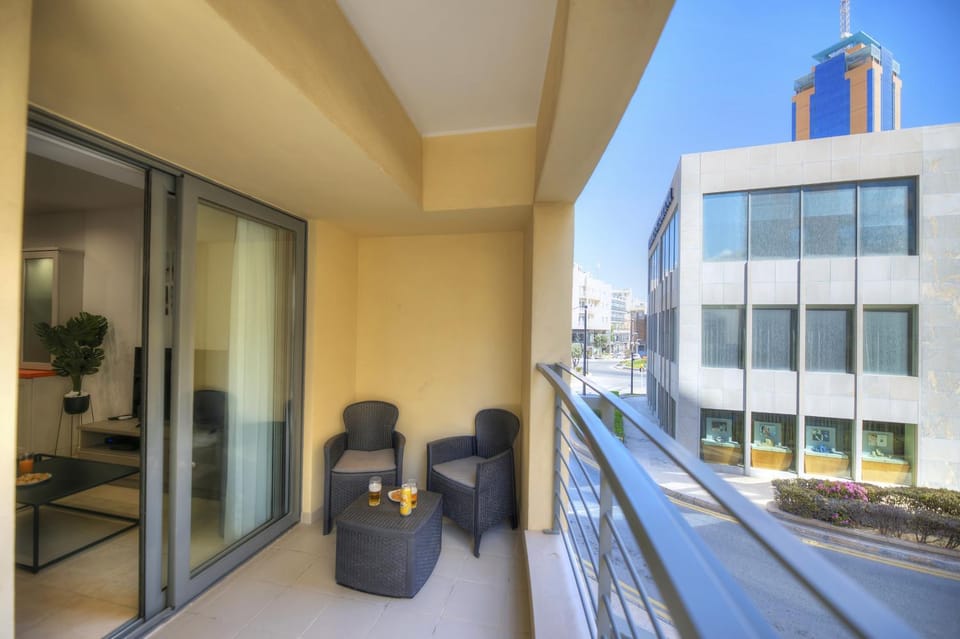 Elegant one bedroom apartment with terrace in uptown Portomaso DDIF1-4 Apartment in Saint Julians