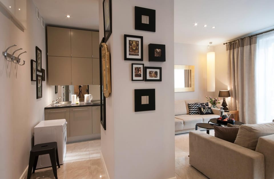 Kitchen or kitchenette, Living room, Seating area