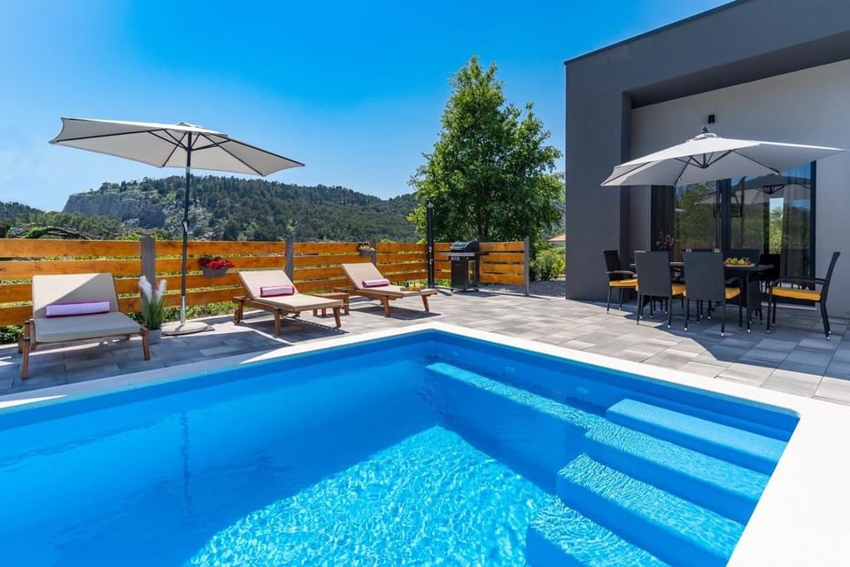 Villa Mir with private pool, 3 bedrooms, 7km from sandy beach Villa in Split-Dalmatia County
