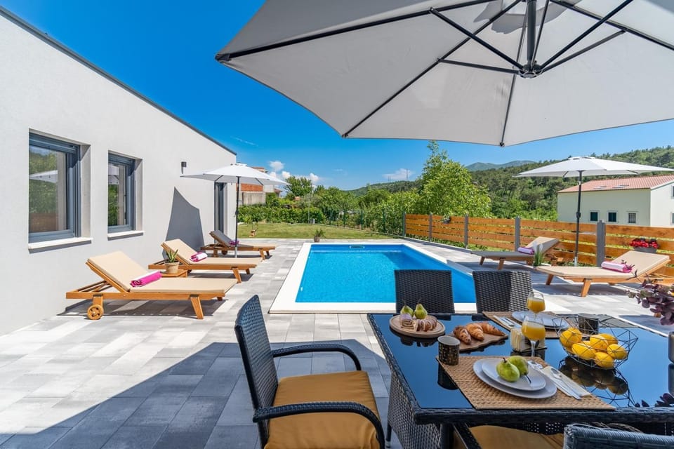 Villa Mir with private pool, 3 bedrooms, 7km from sandy beach Villa in Split-Dalmatia County