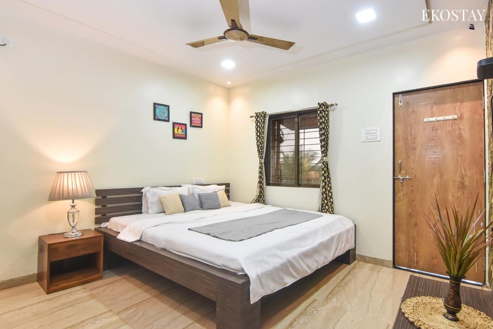 Bed, Photo of the whole room, Bedroom, towels, wardrobe