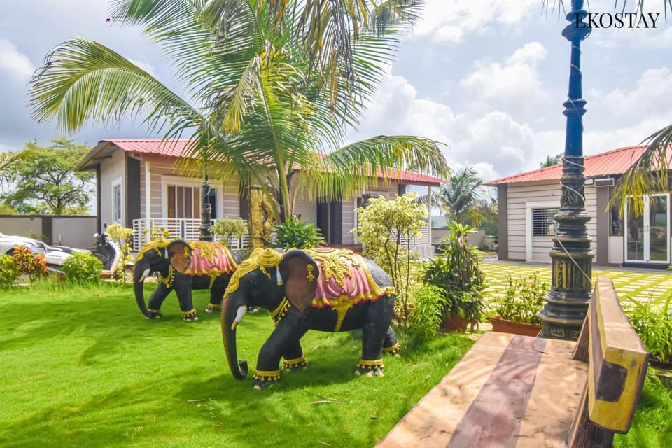 Property building, Spring, Day, Natural landscape, Garden, Decorative detail, Garden view
