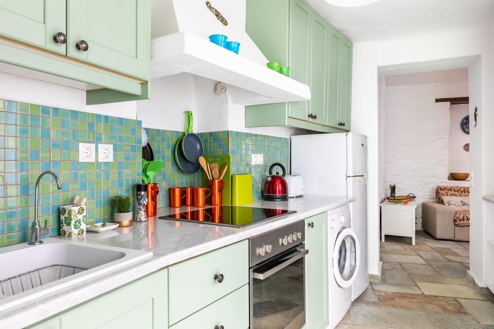 Kitchen or kitchenette, washing machine