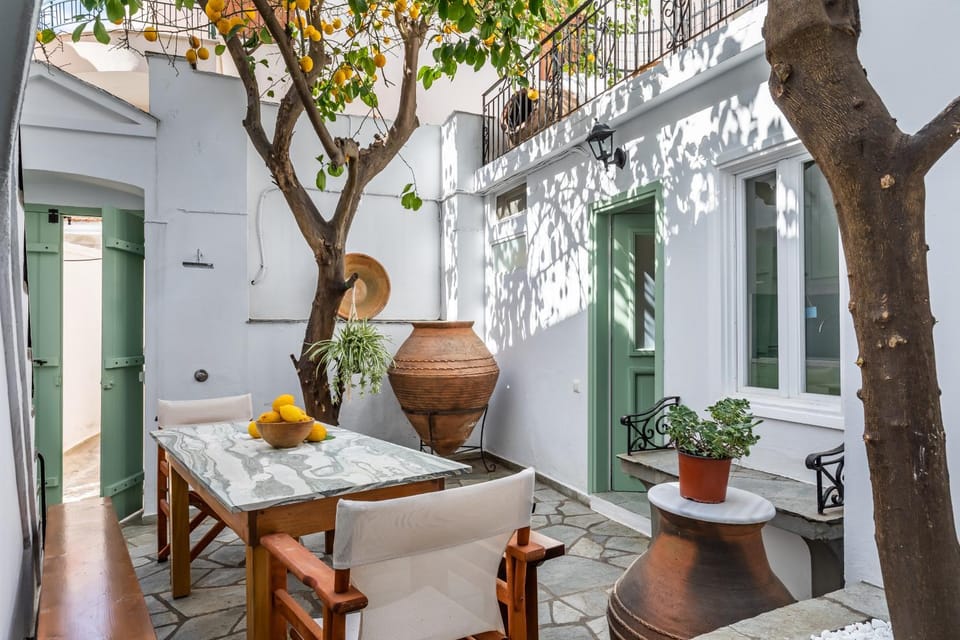 Patio, Garden, Dining area, Garden view