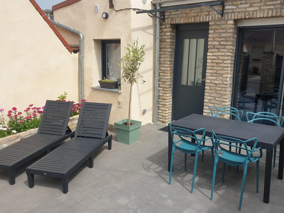 Patio, Balcony/Terrace, Dining area, sunbed