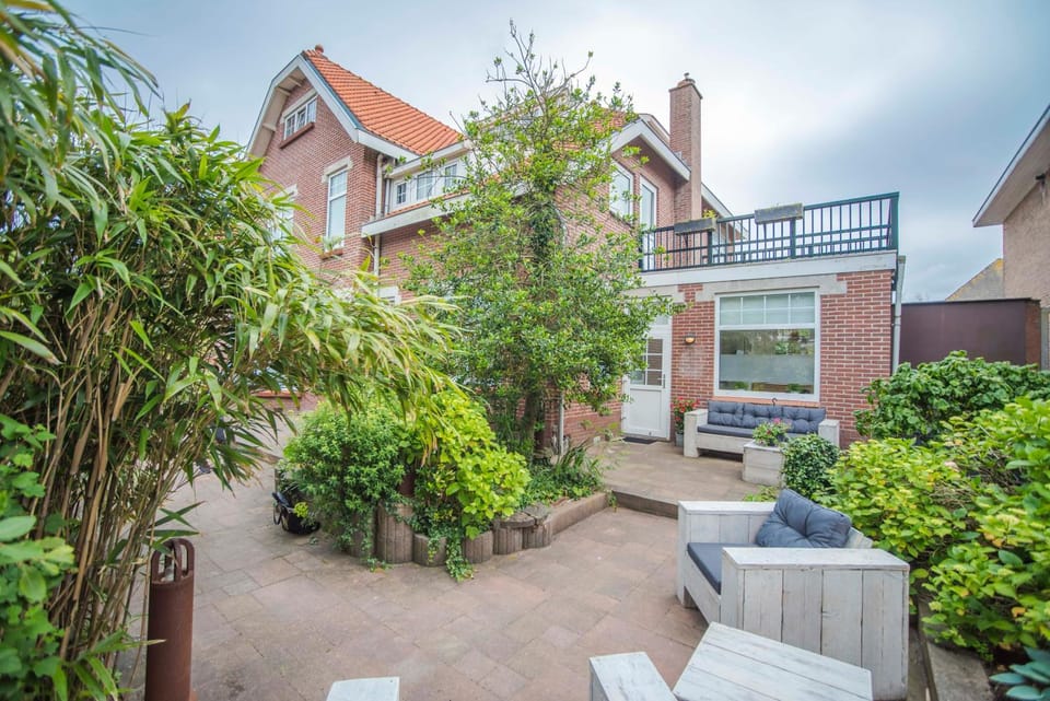 Property building, Facade/entrance, Garden, Garden