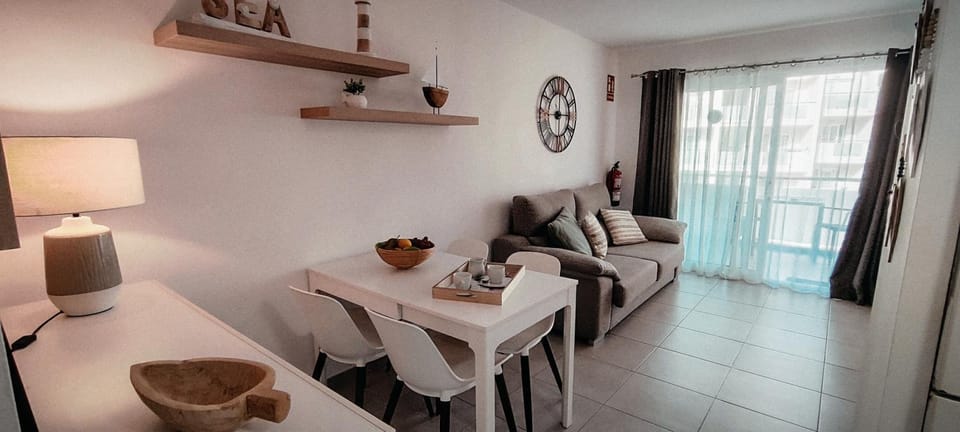 Photo of the whole room, Seating area, Dining area