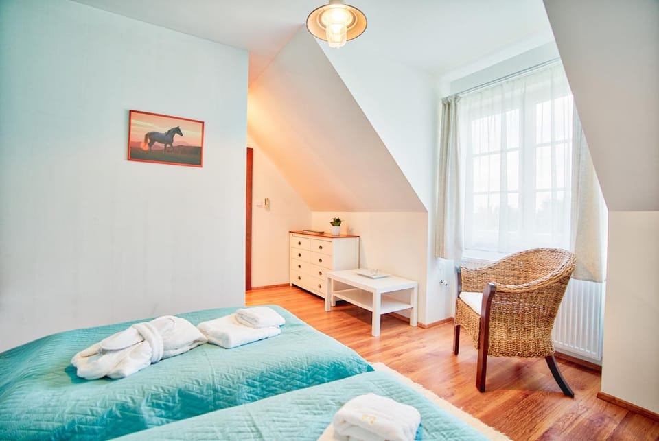 Bed, Seating area, Bedroom, towels