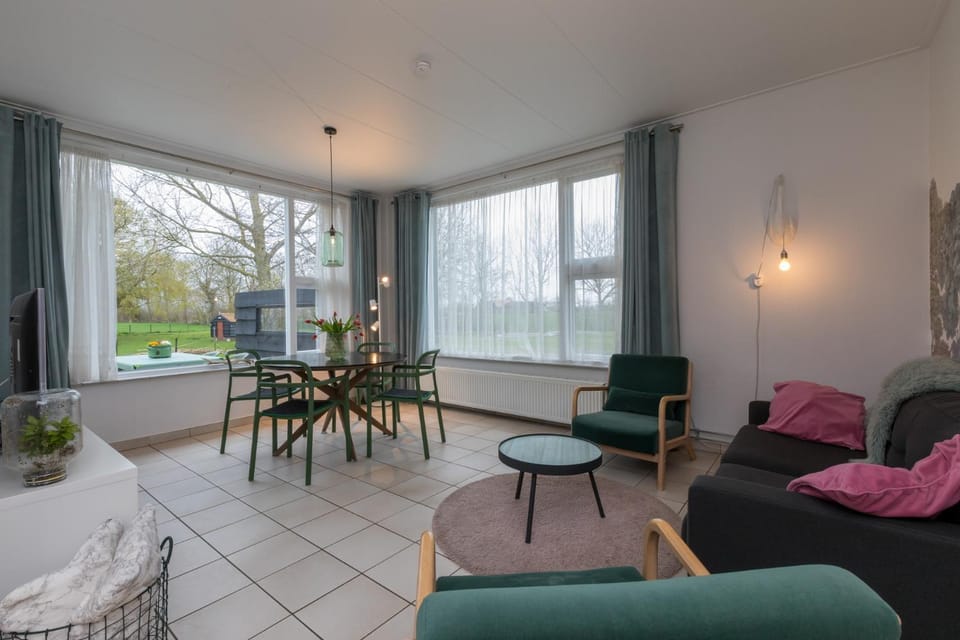 Welcome in - Beneden Appartement, rustig gelegen met terras en speelweide I Kon Emmaweg 6, Vrouwenpolder Apartment in Vrouwenpolder