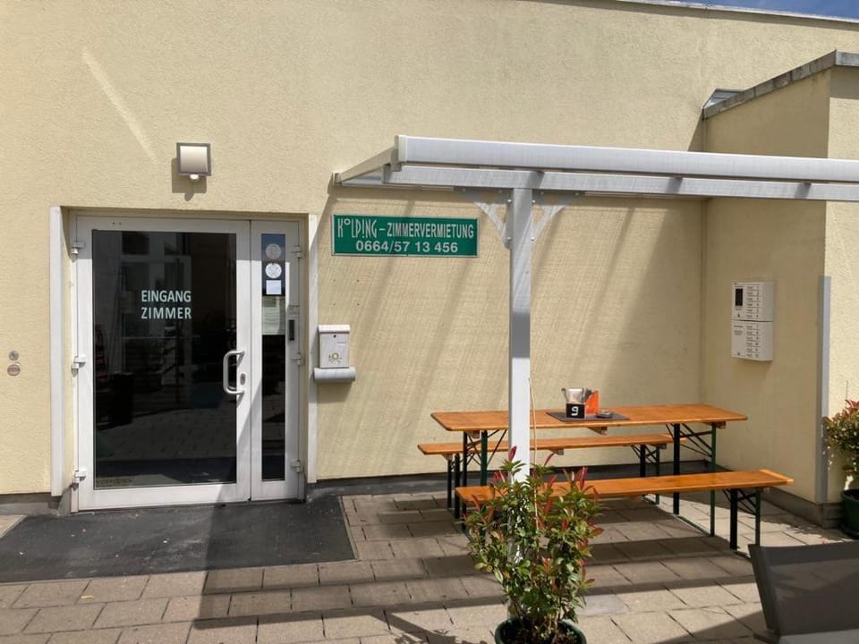 Facade/entrance, Balcony/Terrace