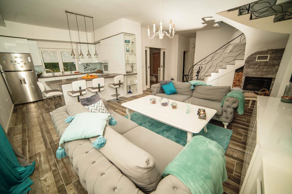 Kitchen or kitchenette, Living room, Photo of the whole room, Seating area, Dining area