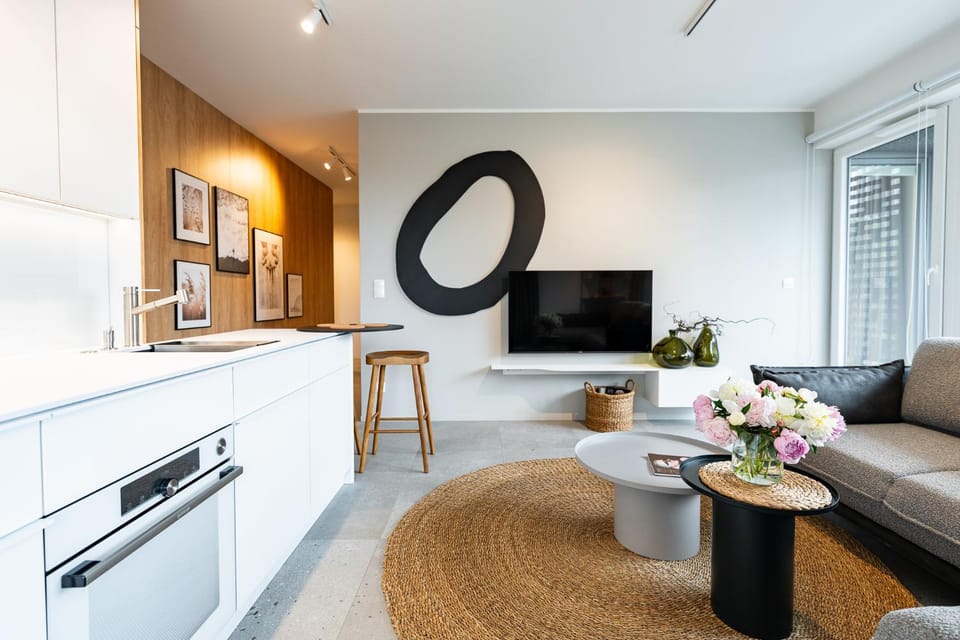 TV and multimedia, Kitchen or kitchenette, Living room, Seating area