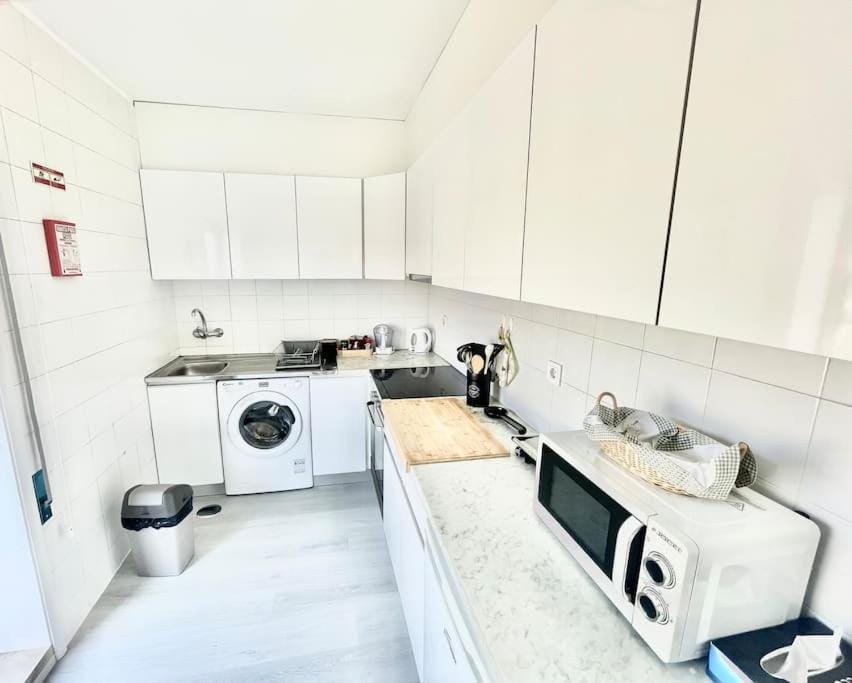 oven, stove, toaster, washing machine, kitchen