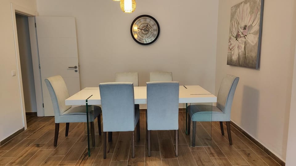 Apartamento espaçoso com estacionamento incluído by QoZzy Apartment in Portimao