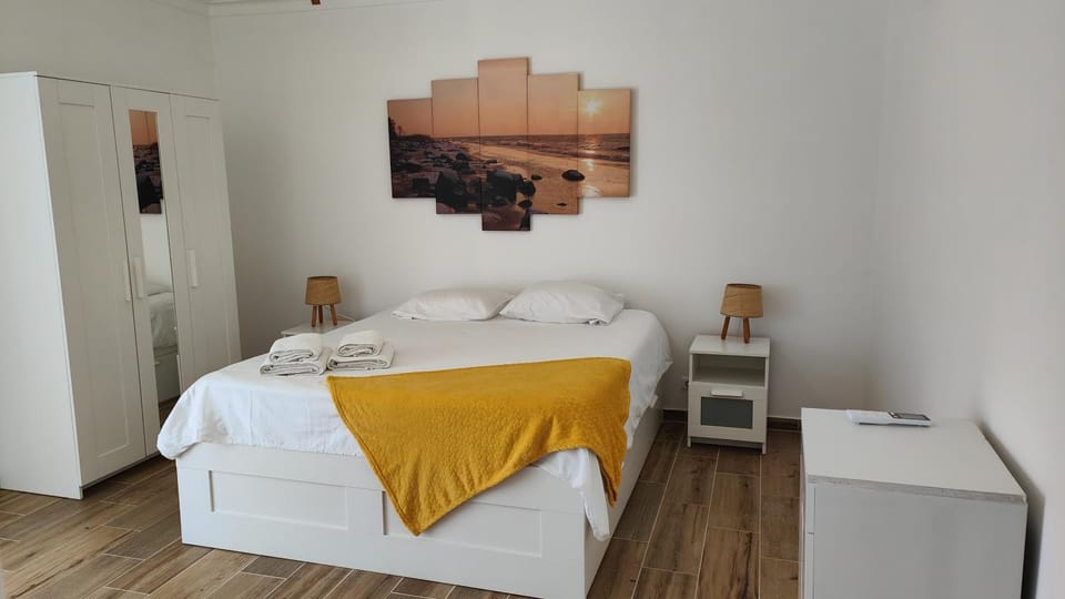 Apartamento espaçoso com estacionamento incluído by QoZzy Apartment in Portimao