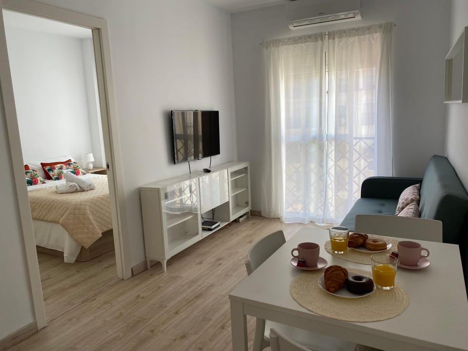 Living room, Photo of the whole room, Seating area, Dining area