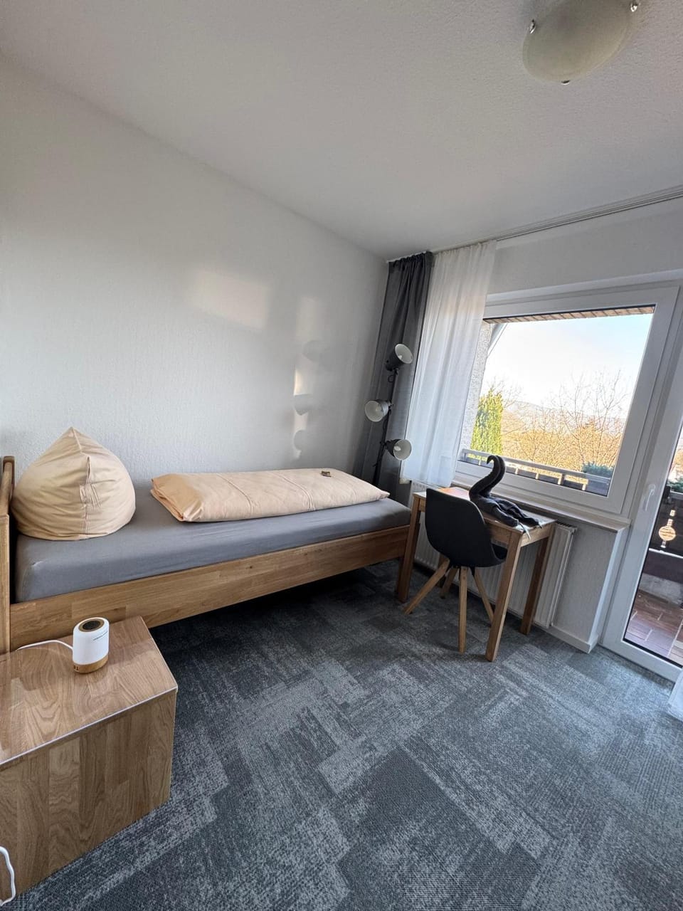 Bed, Photo of the whole room, Seating area, Bedroom