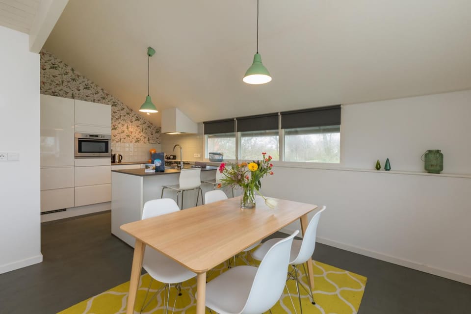 Welcome in - Bovenappartement met gezamenlijke tuin I Kon Emmaweg 6, Vrouwenpolder Apartment in Vrouwenpolder