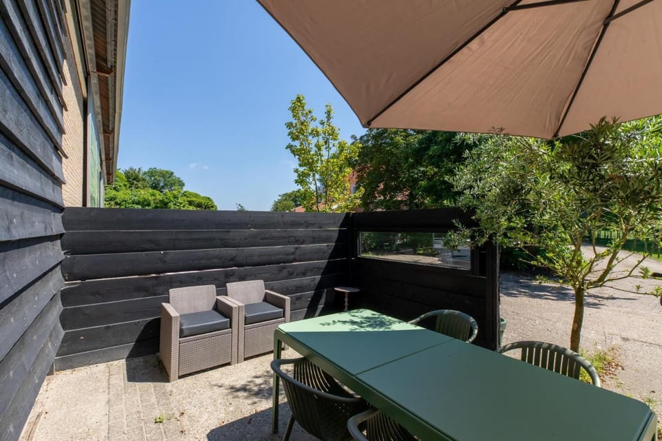 Welcome in - Bovenappartement met gezamenlijke tuin I Kon Emmaweg 6, Vrouwenpolder Apartment in Vrouwenpolder