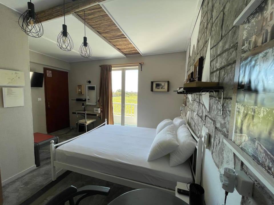 Bed, Photo of the whole room, Decorative detail, Bedroom