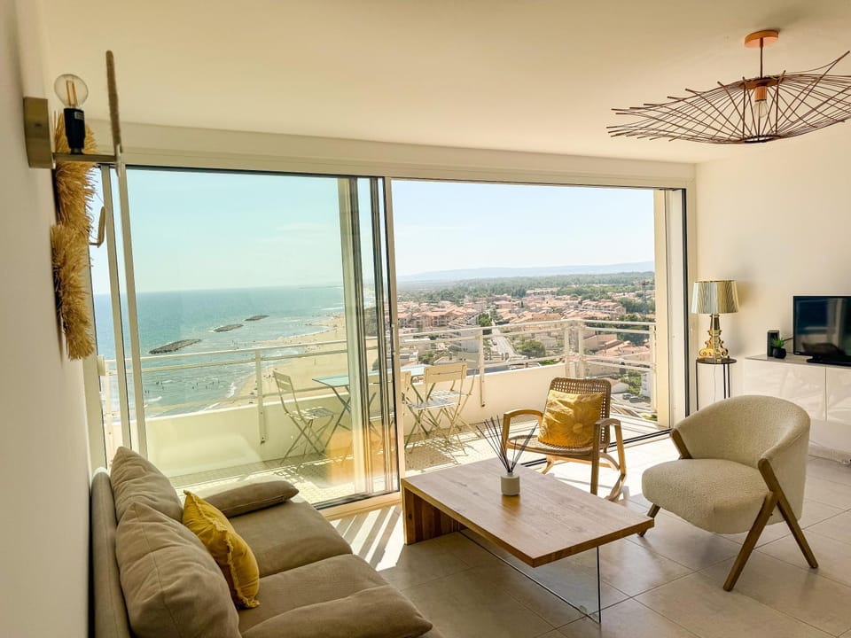 Natural landscape, Balcony/Terrace, Seating area