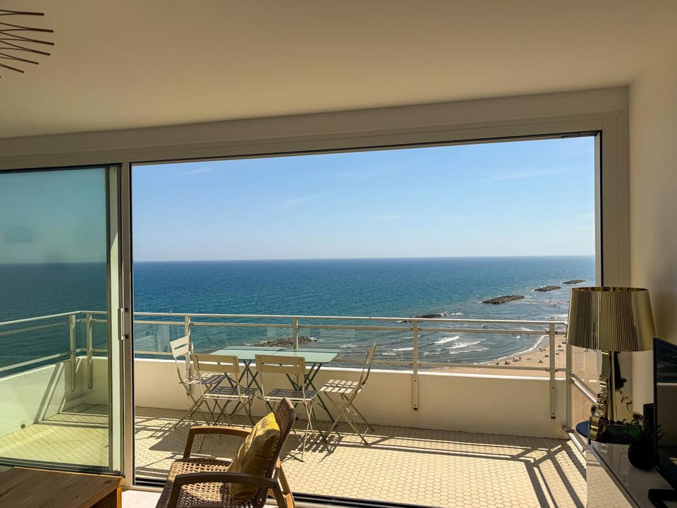 Natural landscape, Balcony/Terrace, Seating area, Sea view